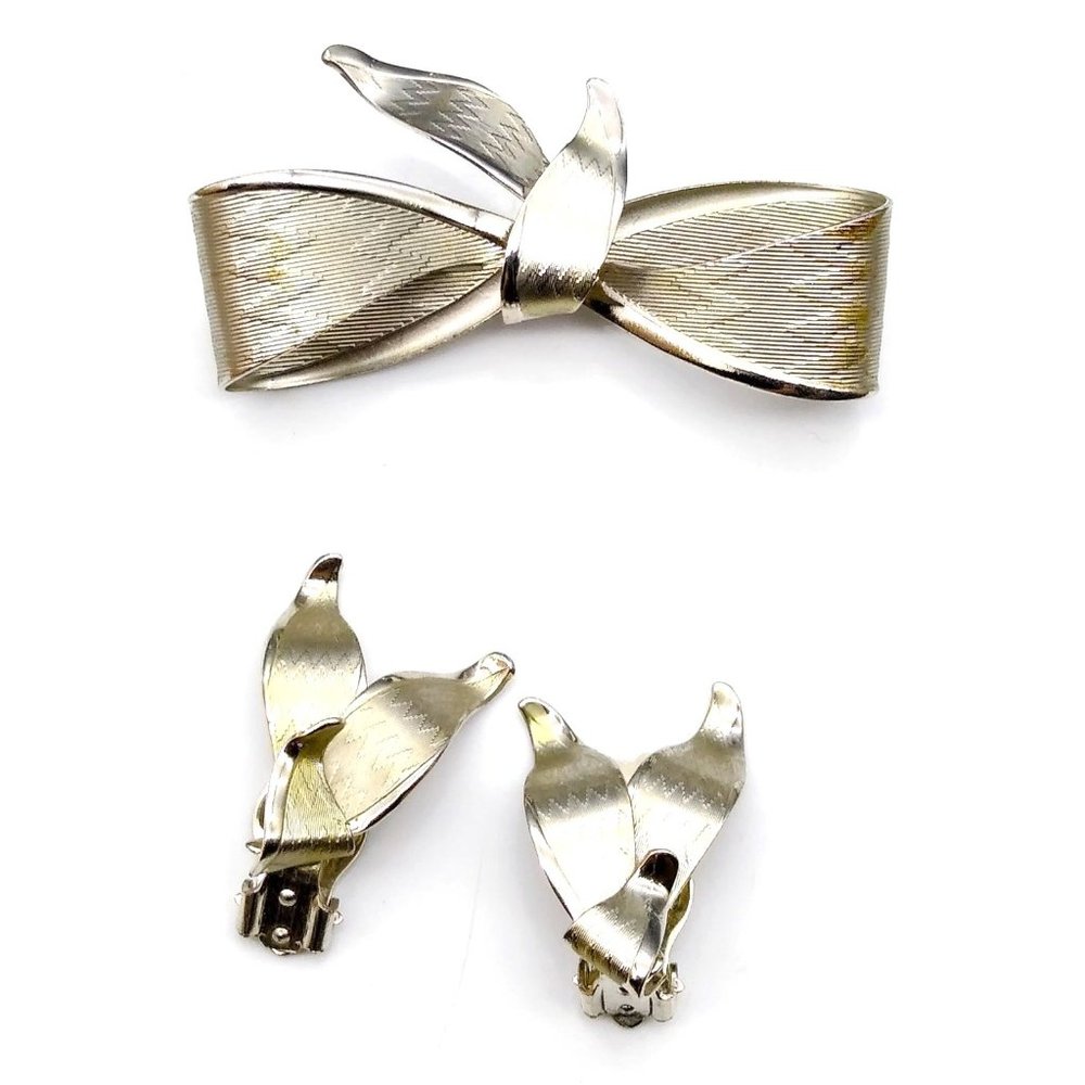 Vintage Brushed Silver Ribbon Parure, Silver Tone Bow with Chevron Pattern